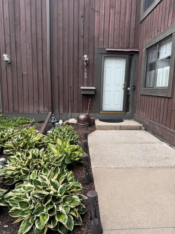 135 Balmoral Court, Kalamazoo, MI 49006