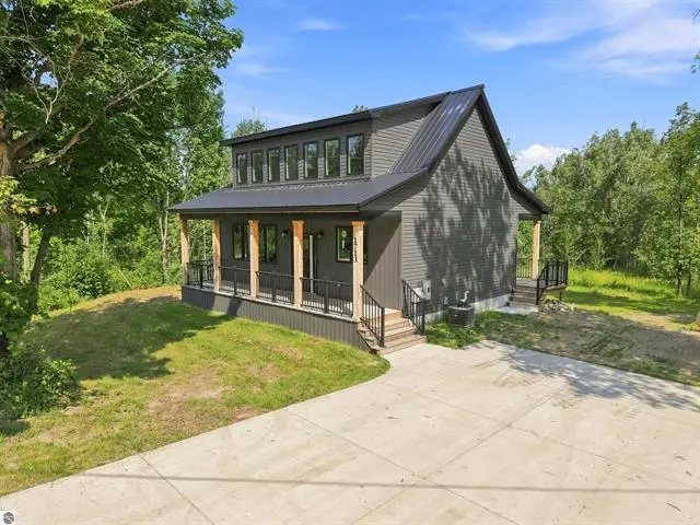 1713 Vanderlip Road, Traverse City, MI 49686 - #2