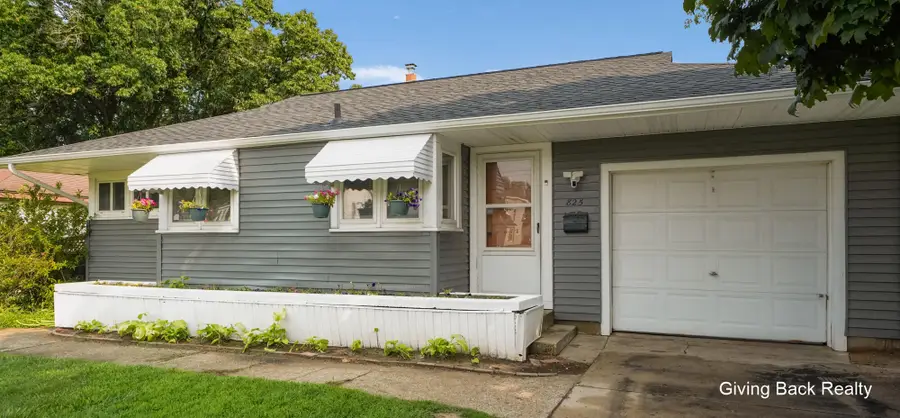 825 Den Hertog Street Sw, Wyoming, MI 49509 - #2