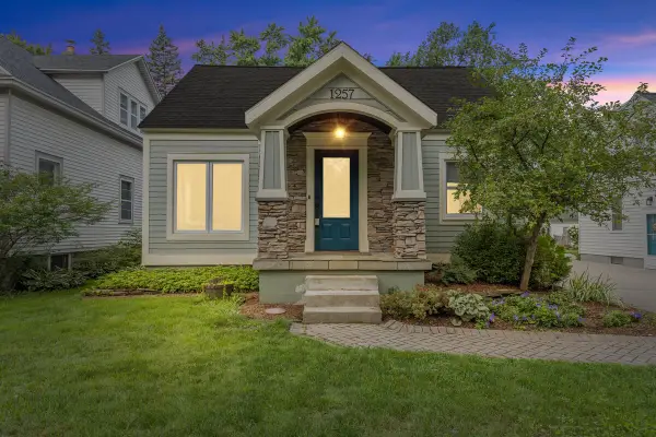 1257 Hillcrest Avenue Nw, Grand Rapids, MI 49504