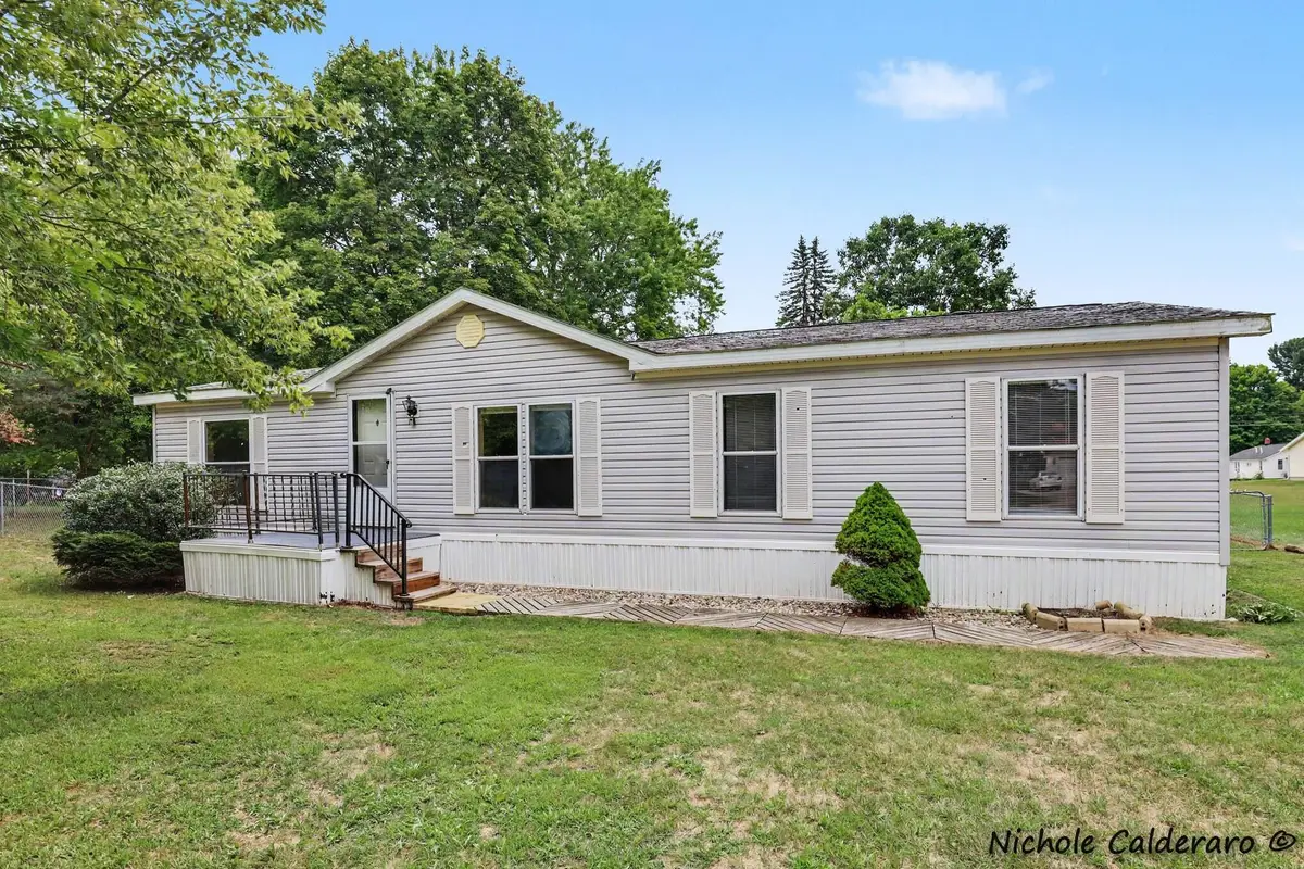 370 W Brooks Street, Newaygo, MI 49337 - #1