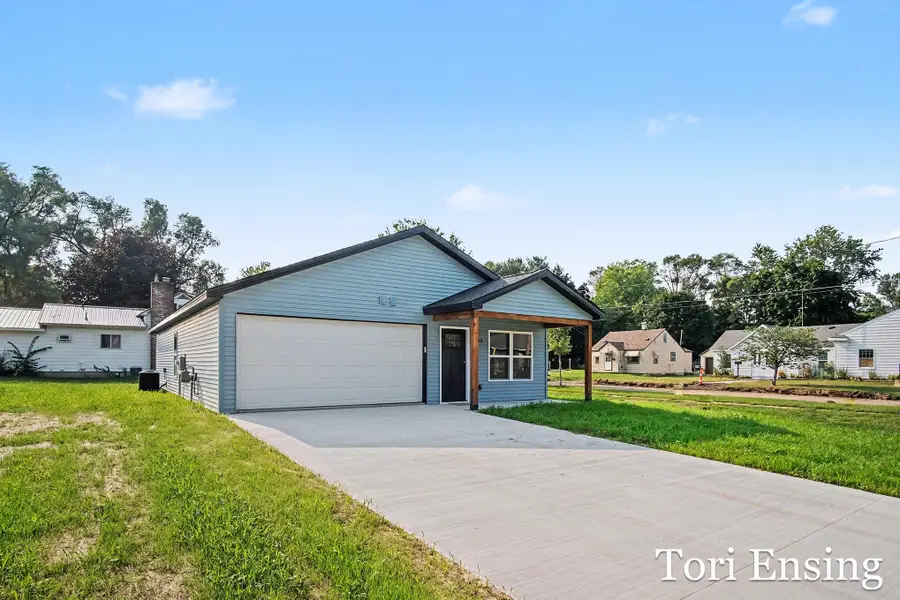 725 N Burgess Street, Greenville, MI 48838 - #2