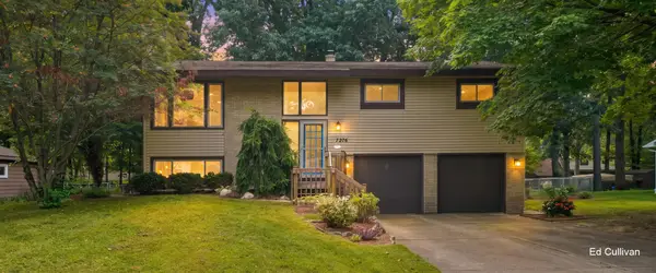 7276 Edgewood Avenue, Jenison, MI 49428