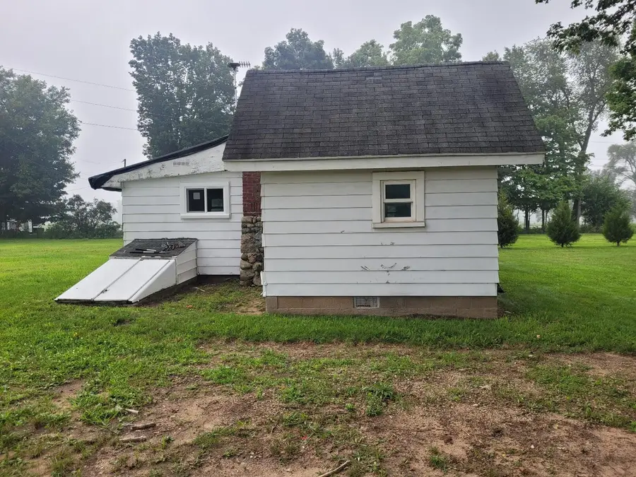 37646 Paw Paw Road, Paw Paw, MI 49079 - #2