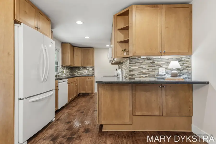 585 Huizenga Avenue, Zeeland, MI 49464 - #2