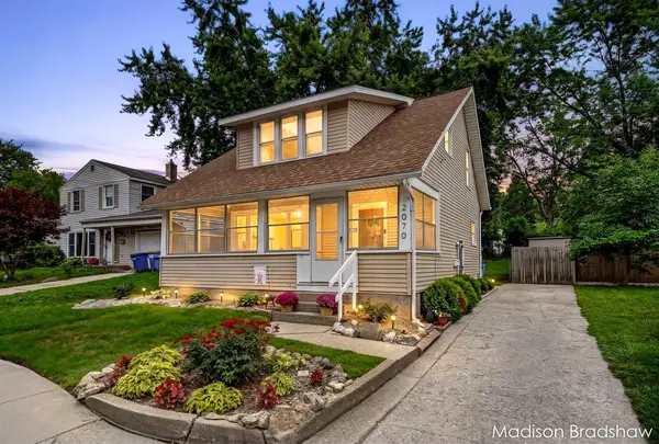 2070 Monroe Avenue Nw, Grand Rapids, MI 49505