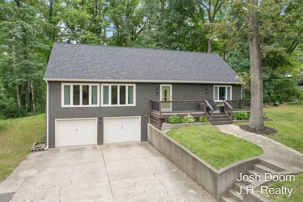 8181 Vergennes Street Se, Ada, MI 49301