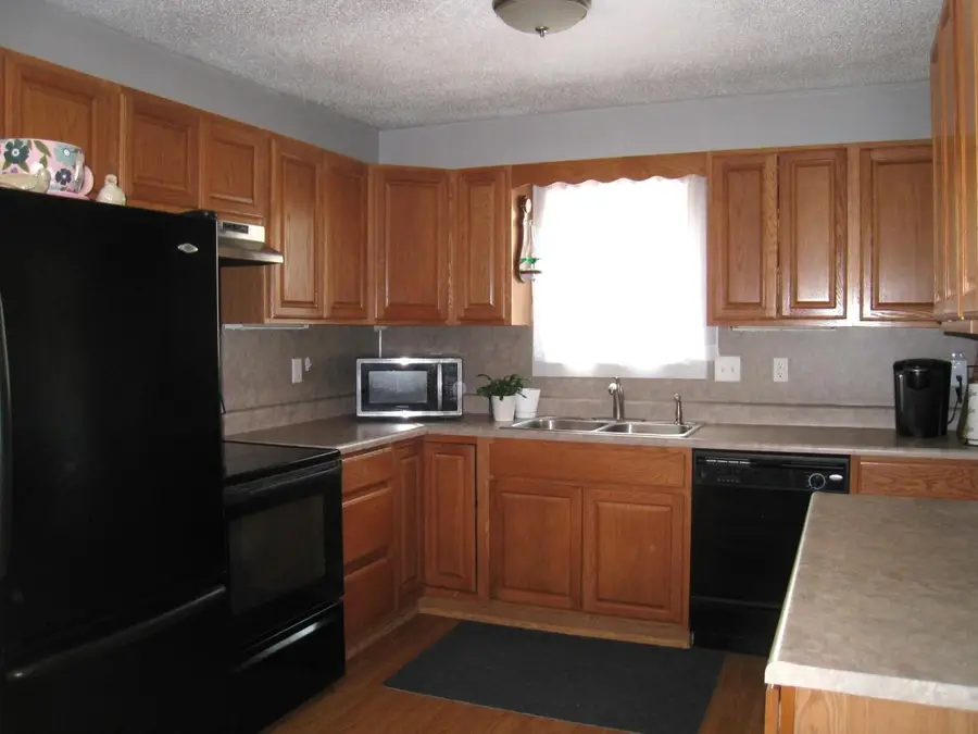 1049 W Summit Avenue, Muskegon, MI 49441 - #3
