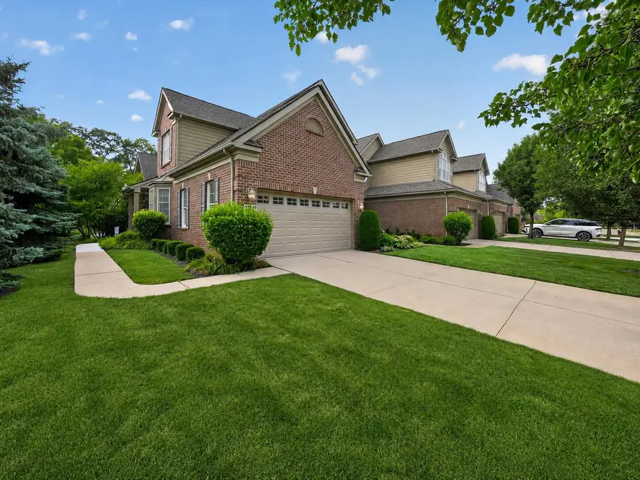 44742 Broadmoor Circle N, Northville, MI 48168 - #2