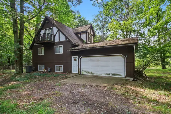 6700 Wildwood Drive, West Olive, MI 49460