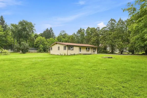 8887 Elm Valley Road, Union Pier, MI 49129