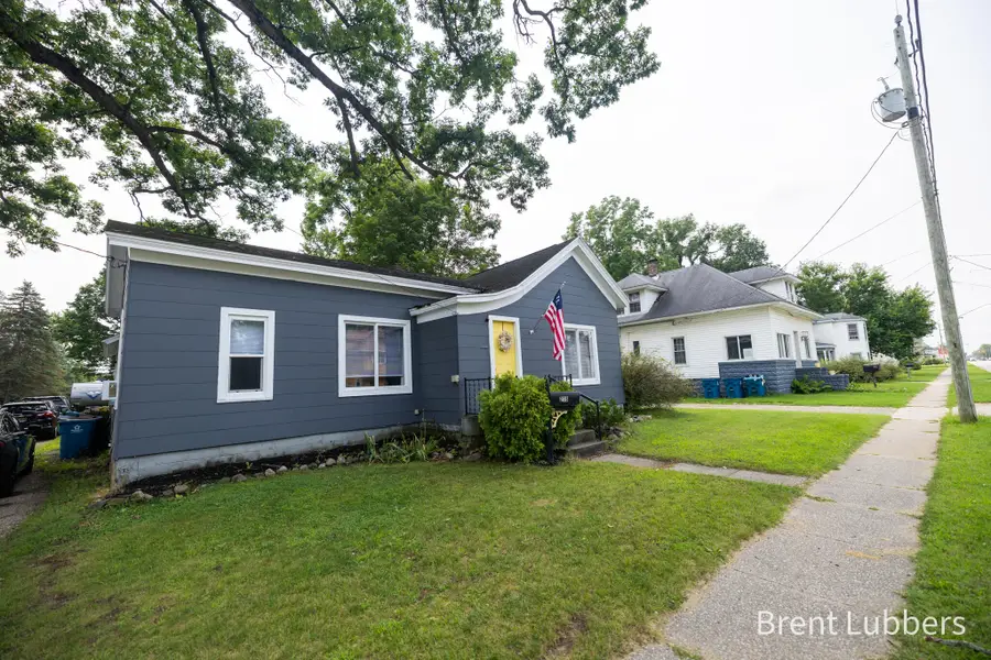 216 E Delaware Street, Decatur, MI 49045 - #2