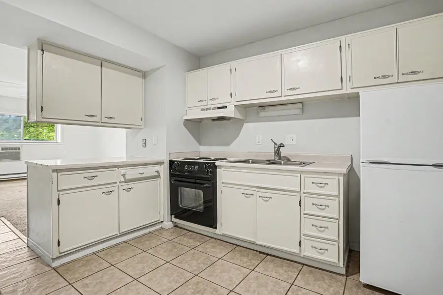 722 W Kilgore Road #102, Kalamazoo, MI 49008 - #2