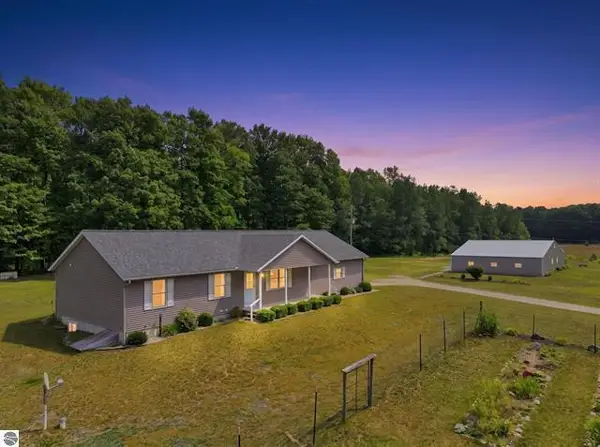 275 S 35 Road, Cadillac, MI 49601