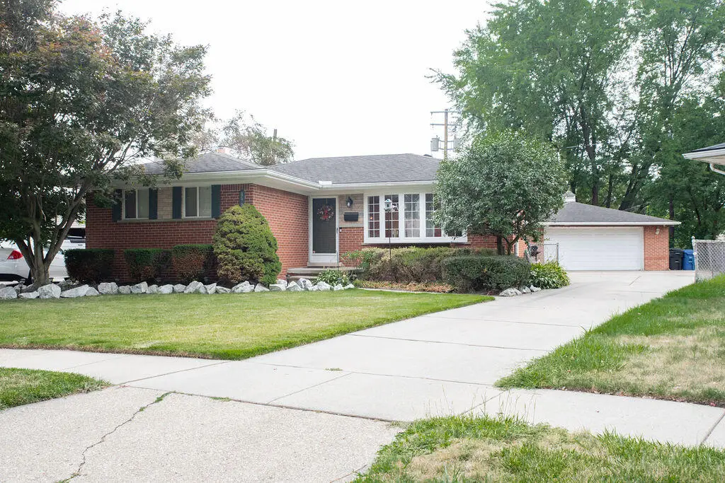 8905 Seminole, Redford, MI 48239 - #1