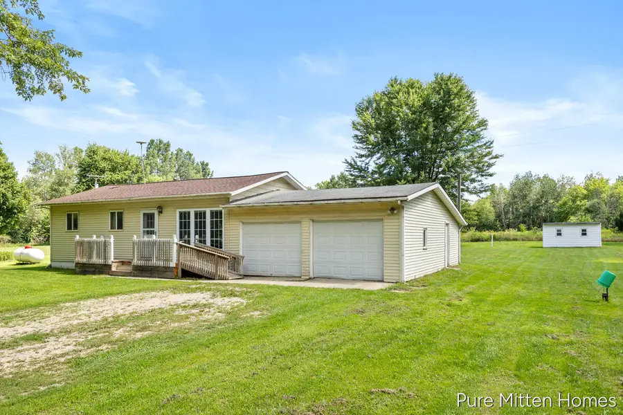 6118 N Hawley Highway, Belding, MI 48809 - #3