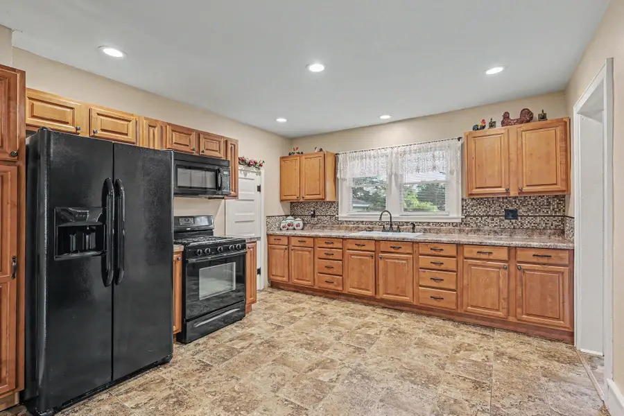 1130 Ireland Avenue, Muskegon, MI 49441 - #2