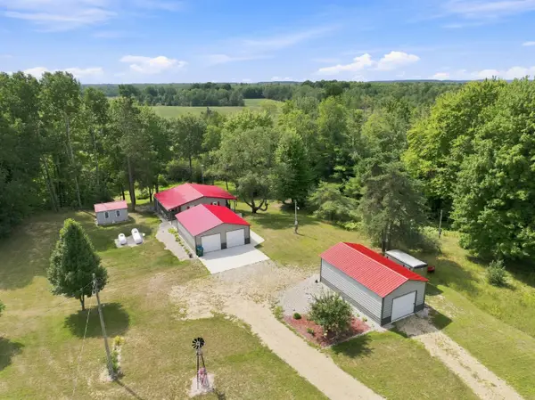 2137 W Rainbow Road, McBain, MI 49657