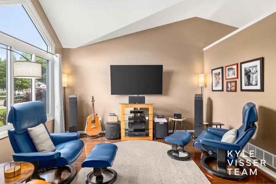2916 Woodglen Street Nw, Grand Rapids, MI 49504 - #2