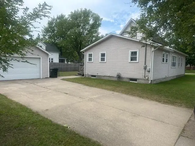 283 W Forest Avenue, Muskegon, MI 49441 - #3