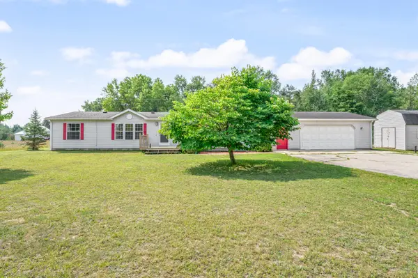 9041 7 Mile Road, Evart, MI 49631