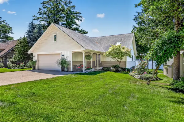 817 E Lake Road, Pentwater, MI 49449