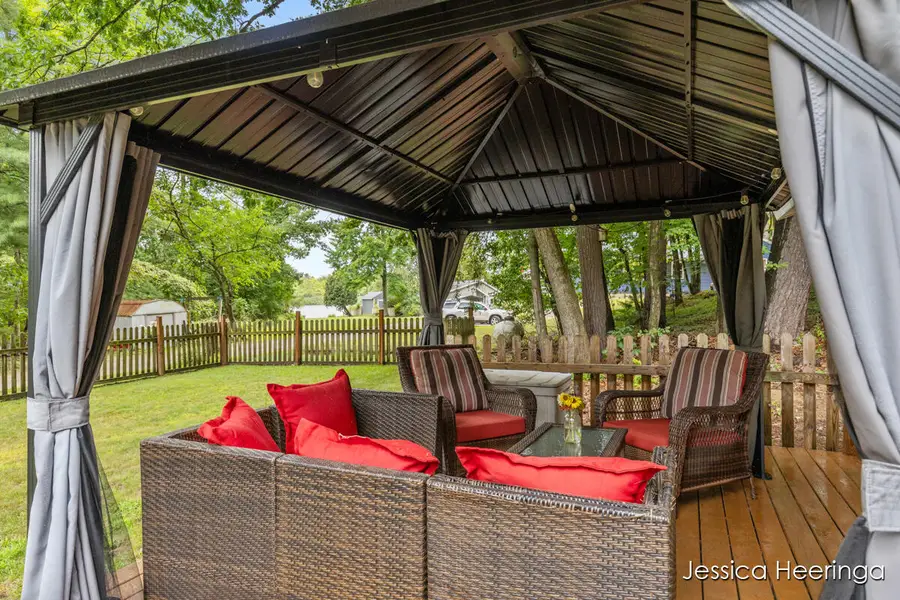 13900 Weeks Drive Ne, Greenville, MI 48838 - #2