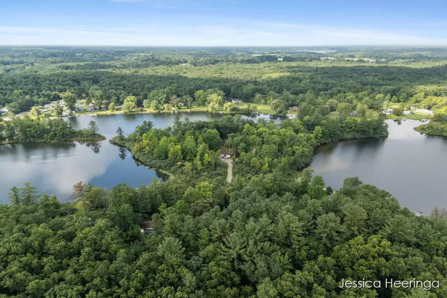 13900 Weeks Drive Ne, Greenville, MI 48838 - #3