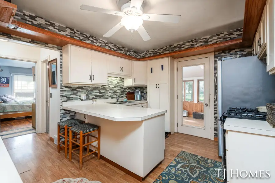 281 N Main Street, Casnovia, MI 49318 - #2