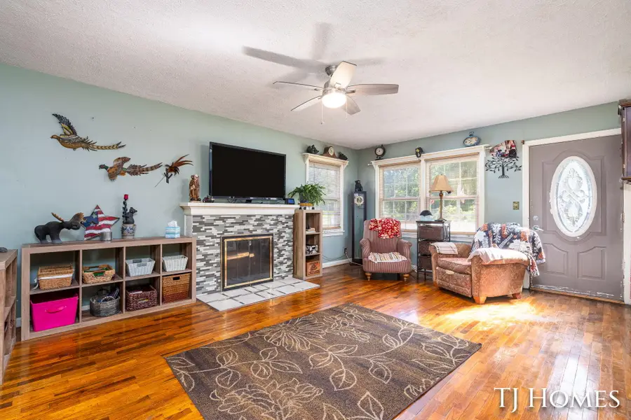281 N Main Street, Casnovia, MI 49318 - #3