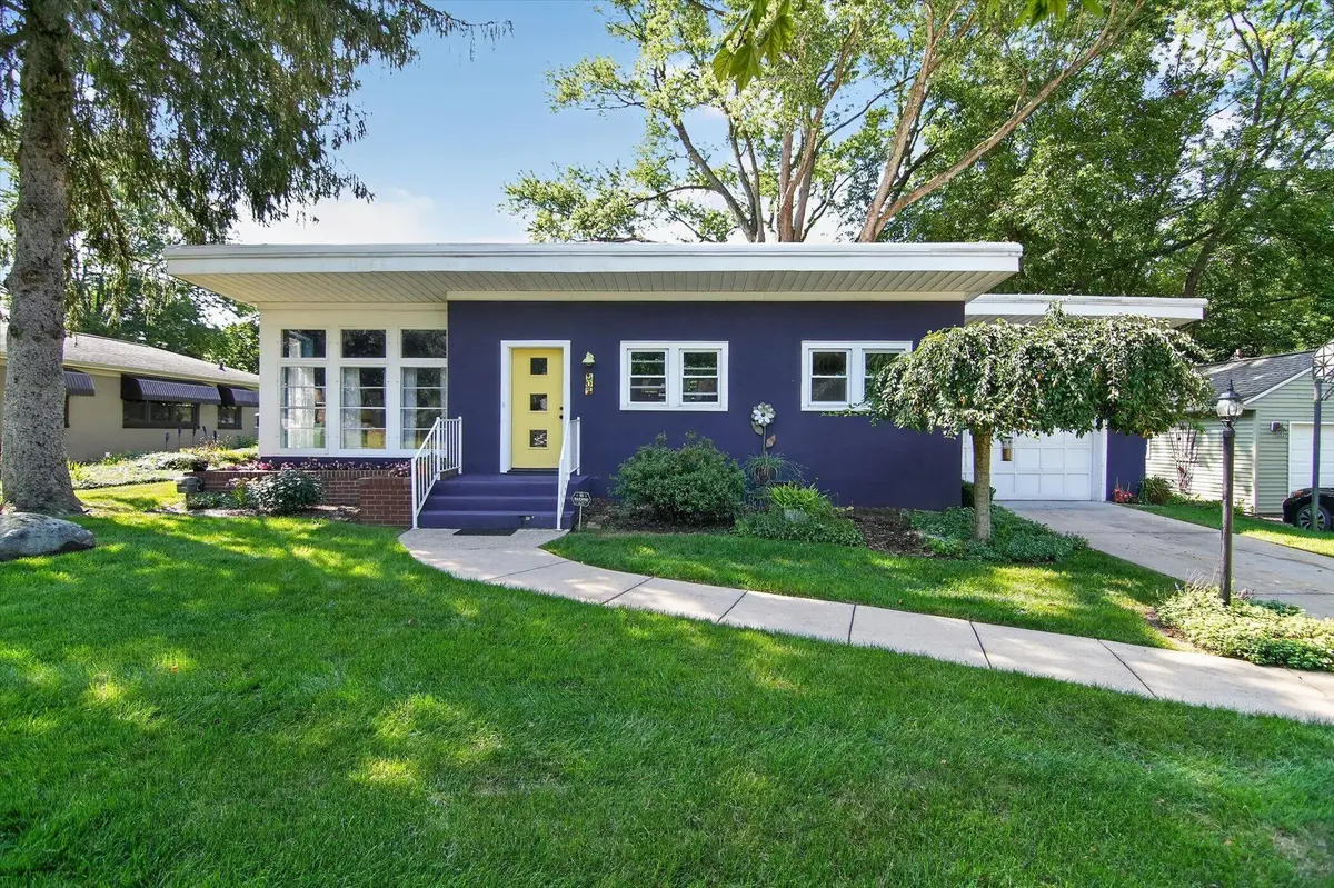 505 North Drive W, Marshall, MI 49068 - #1