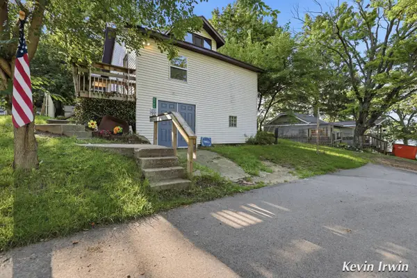 6780 Tulare Avenue Ne, Rockford, MI 49341