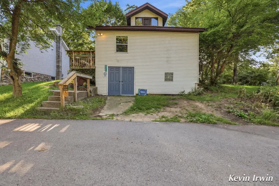 6780 Tulare Avenue Ne, Rockford, MI 49341 - #2