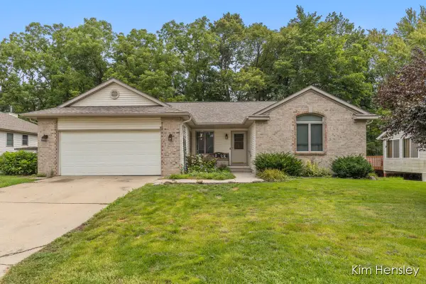 2020 Burton Knoll Court Se, Kentwood, MI 49546