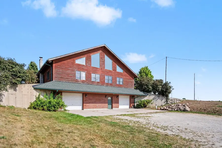 332 N Warner Avenue, Fremont, MI 49412 - #2
