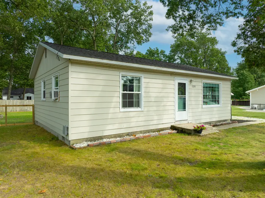1210 Woodcrest Street, Muskegon, MI 49442 - #2