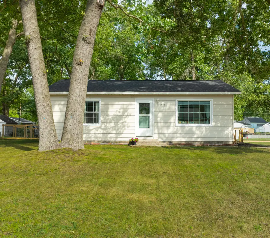 1210 Woodcrest Street, Muskegon, MI 49442 - #3