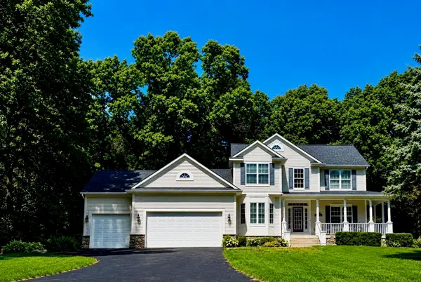 5133 Brownstone Drive Ne, Rockford, MI 49341