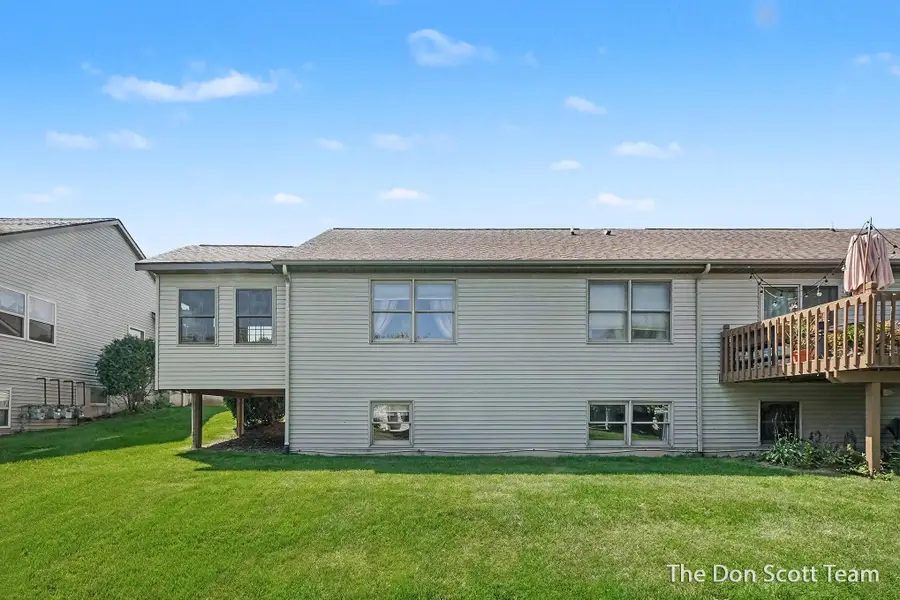 210 Heatherview Street Nw, Sparta, MI 49345 - #3