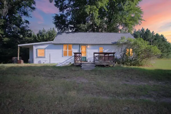 6187 N Oak Avenue, White Cloud, MI 49349
