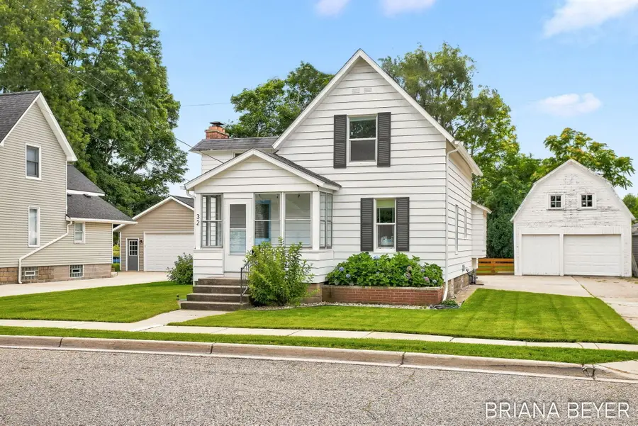 32 W Mckinley Avenue, Zeeland, MI 49464 - #2
