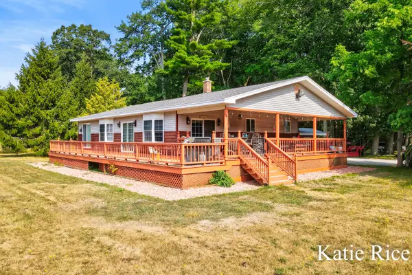 2030 N Scenic Drive, Muskegon, MI 49445