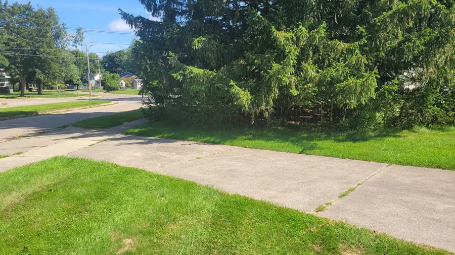 601 SE Manor Drive, Albion, MI 49224 - #3