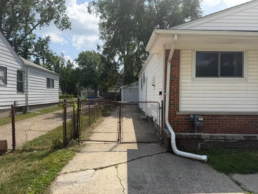 8144 Orchard Avenue, Warren, MI 48089 - #2