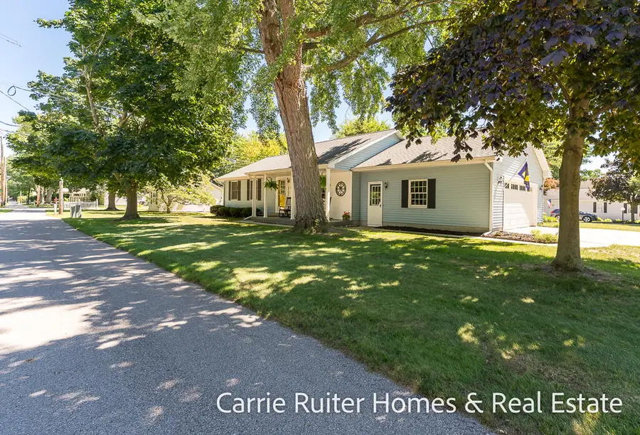17232 W Spring Lake Road, Spring Lake, MI 49456 - #2
