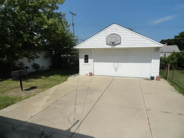 19317 Woodside Street, Harper Woods, MI 48225 - #3