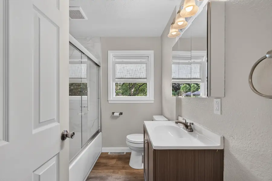 233 E Clark Street, Jackson, MI 49203 - #3