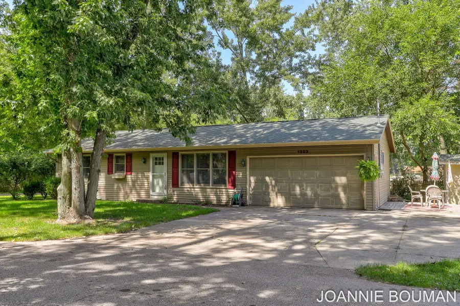 1323 Floral Street, Holland, MI 49423 - #2