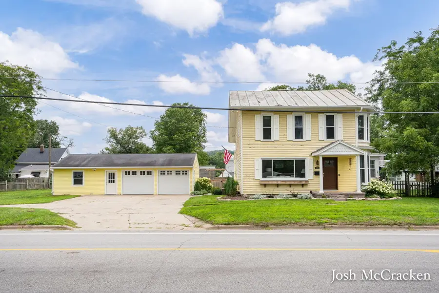 923 N Hudson Street Se, Lowell, MI 49331 - #2