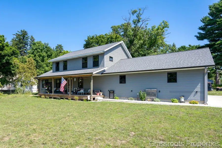 939 S Mears Avenue, Whitehall, MI 49461 - #2